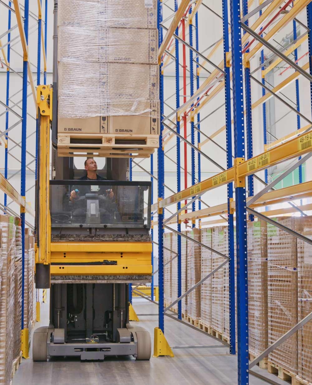 Bei der Arbeit in den Hochregallagern von HA2