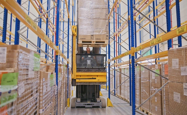 Lager bei HA2 mit Gabelstapler